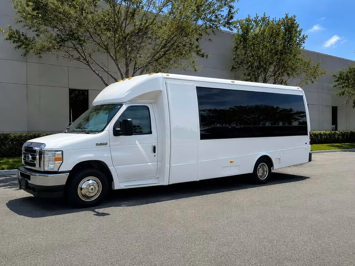 san gabriel 15 passenger minibus rental